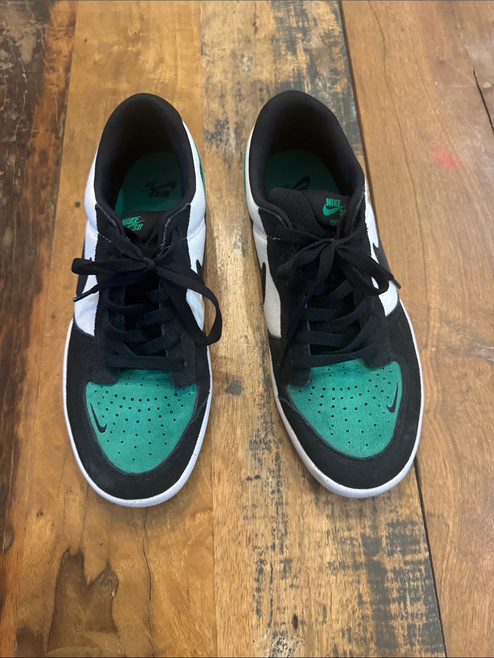 Nike Men’s SB— Black, White & GREEN